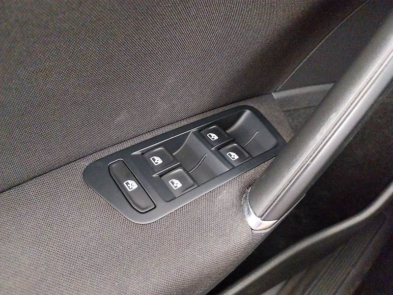 Volkswagen Golf (2018) Comfortline 1.6 TDI, Automat - fotka 17 z 21