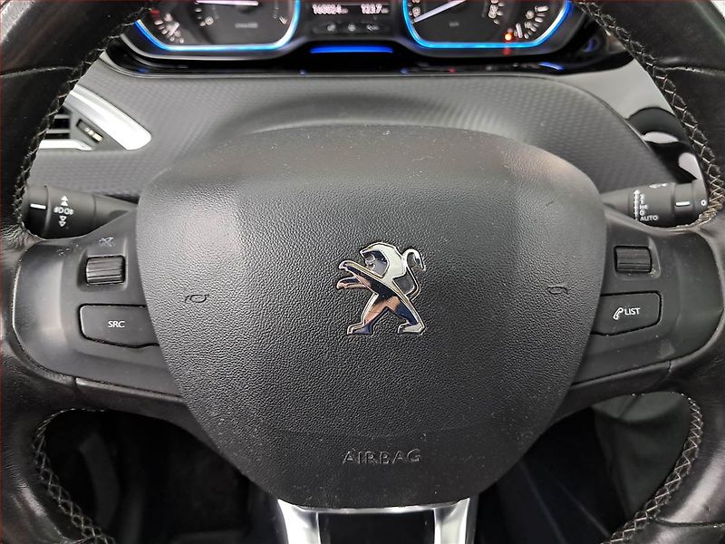 Peugeot 2008 (2013) Allure 1.6 VTi, Tempomat - fotka 17 z 20