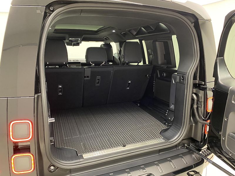 Land Rover Defender (2026) OCTA BLACK AWD AUT - fotka 5 z 81