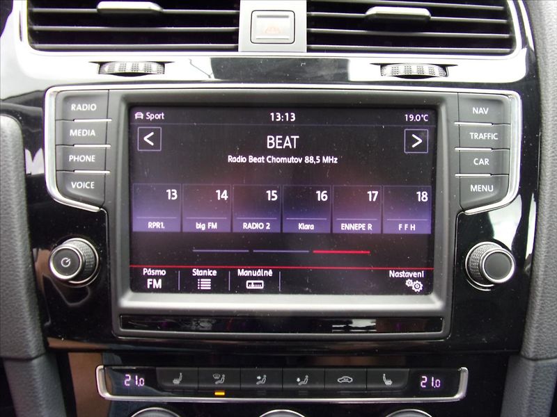 Volkswagen Golf 1,4 TSI Highline Webasto 103kW - fotka 19 z 31