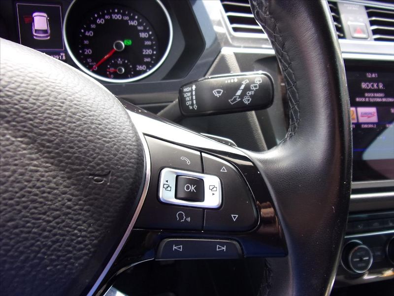 Volkswagen Tiguan 2,0 TSI R-Line 4Motion DSG - fotka 25 z 30