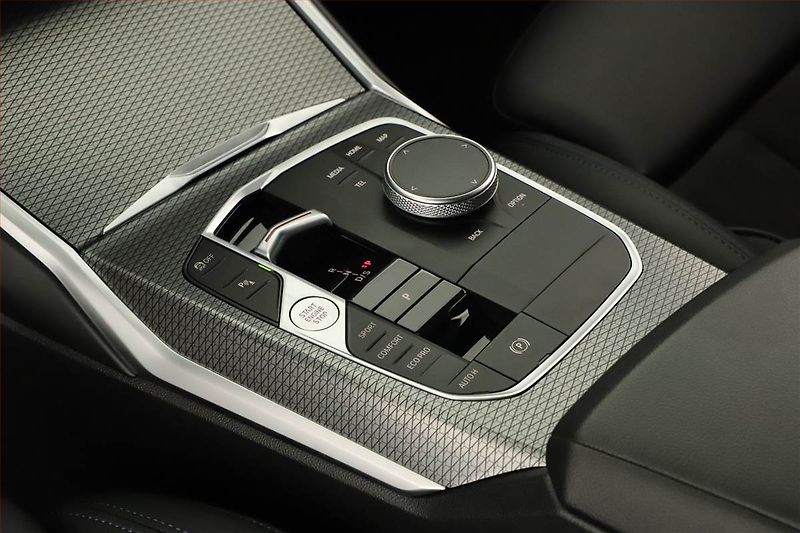 BMW Řada 3 (2022) 320 d xDrive - fotka 10 z 21