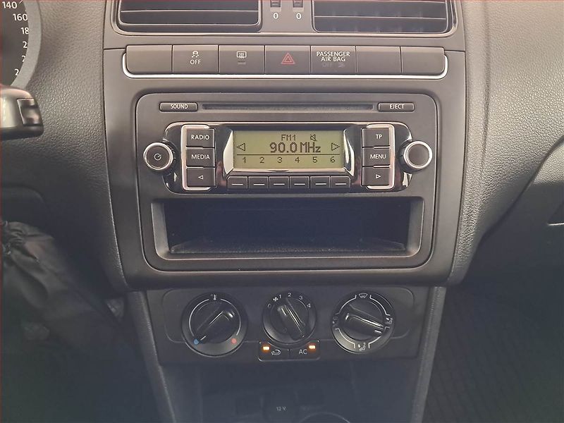 Volkswagen Polo (2010) 1.2 12V - fotka 12 z 14