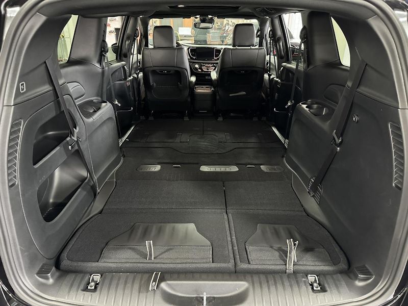 Chrysler Pacifica AWD Touring-L S-Appearance - fotka 22 z 55