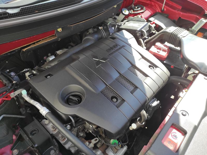 Mitsubishi Outlander 2.2D 110kW 6 st. MAN 4X4 7Míst - fotka 31 z 44