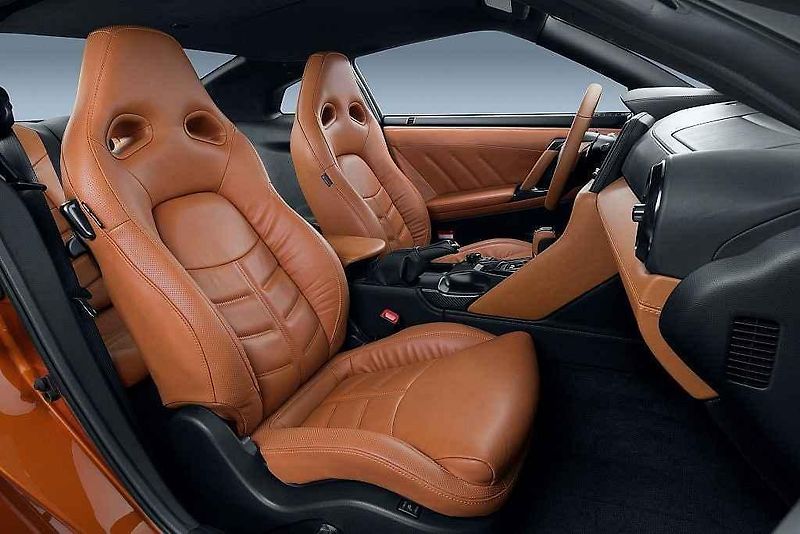 Nissan GT-R.