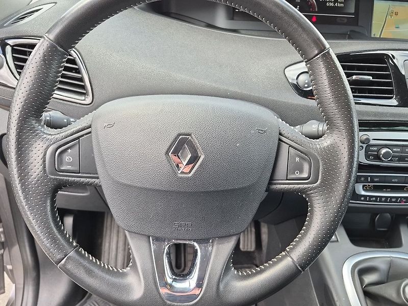Renault Grand Scénic 1,6 DCi 96 kW - fotka 13 z 26