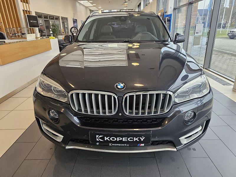 BMW X5 xDrive30d - fotka 2 z 23