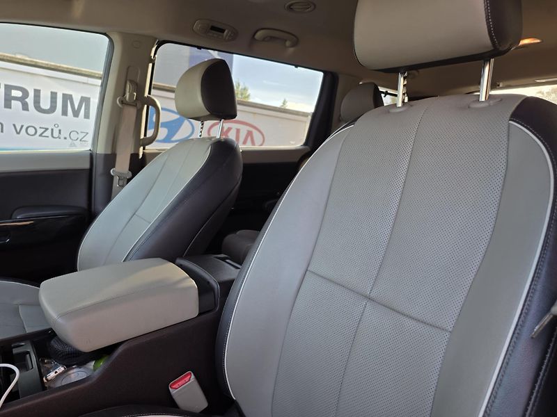 Kia Carnival 3.3-8míst-2.řada 3sedadla - fotka 4 z 16