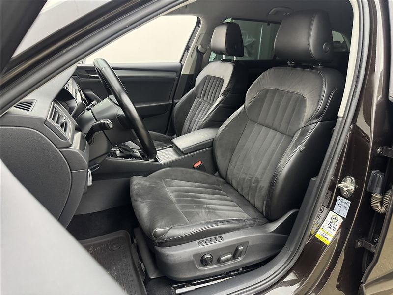 Škoda Superb 2,0 DSG STYLE+ CANTON DPH ČR - fotka 31 z 38