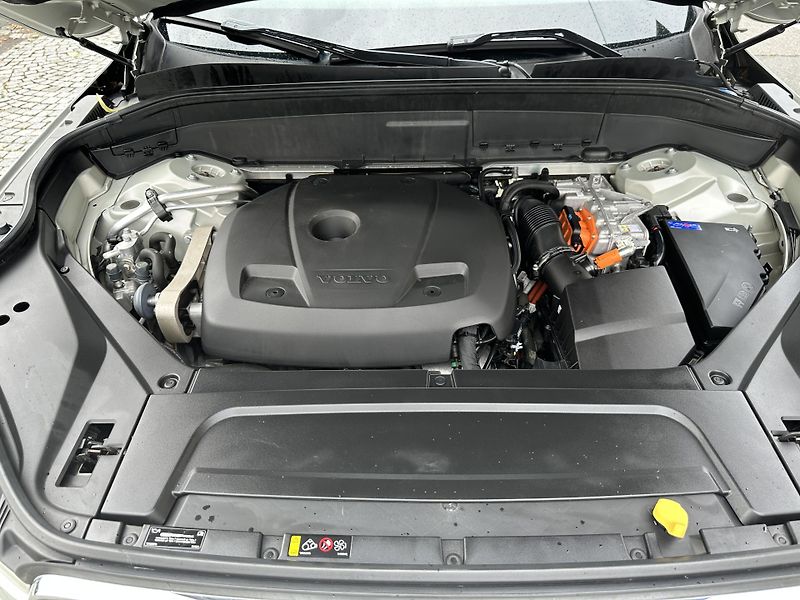 Volvo XC90 T8 plug-in hybrid Recharge - fotka 28 z 32