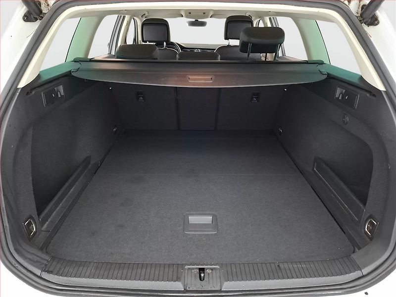 Volkswagen Passat (2017) 2.0 TDI, Serv.kniha, Kůže - fotka 13 z 19