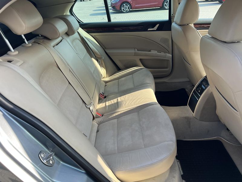 Škoda Superb (2009) 2.0TDi 125kW ELEGANCE - fotka 27 z 32