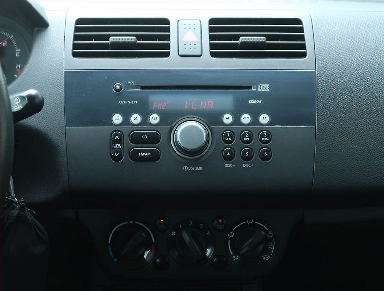 Suzuki Swift (2007) 1.3, nová STK, jezdí výborně - fotka 12 z 15