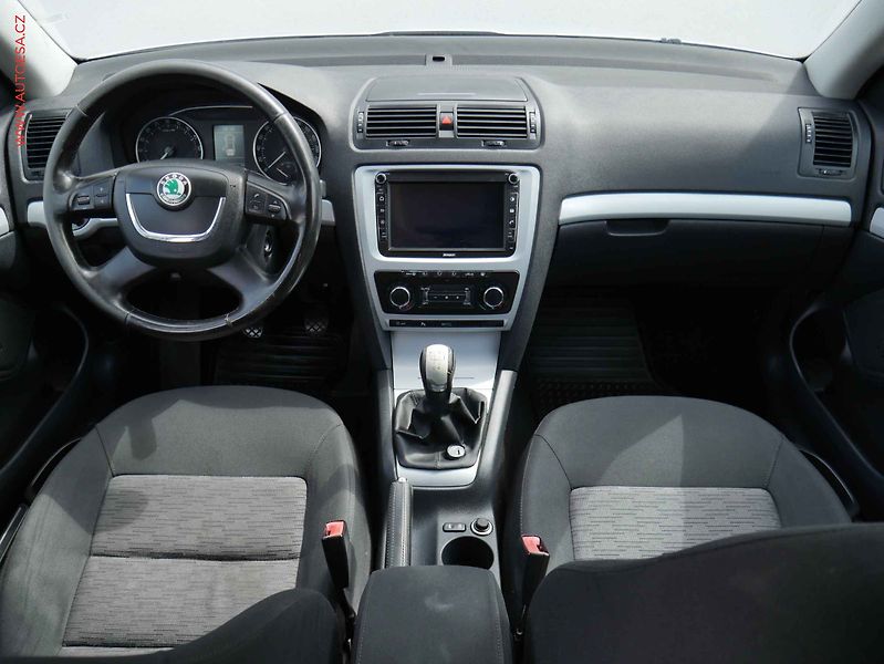 Škoda Octavia (2010) 1.6TDi, AAC, tempo - fotka 8 z 20