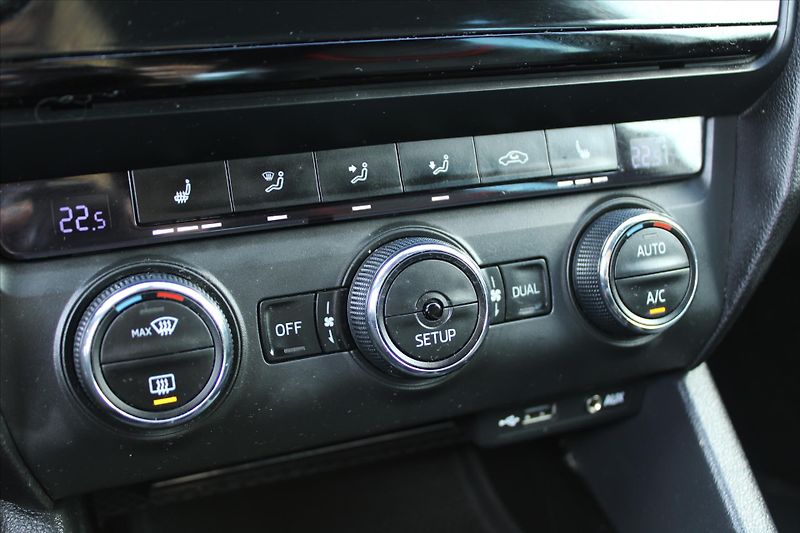 Škoda Octavia RS 2.0 TDI 135kW XENONY ČR - fotka 20 z 26