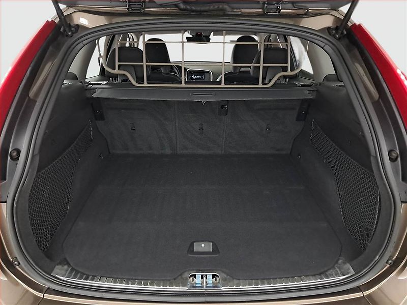 Volvo XC60 (2016) D4, 4X4, Automat, Serv.kniha - fotka 14 z 24