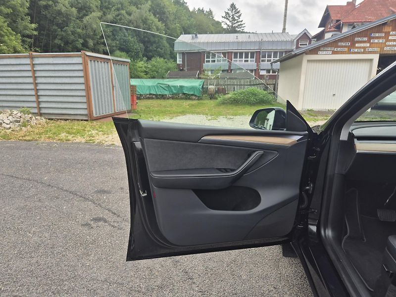 Tesla Model Y LONG RANGE DUAL MOTOR TZ 89 % - fotka 35 z 48