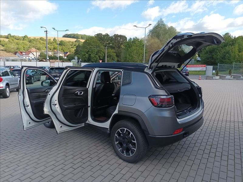Jeep Compass 1,3 PHEV 132kW,TRAIL HAWK - fotka 10 z 50