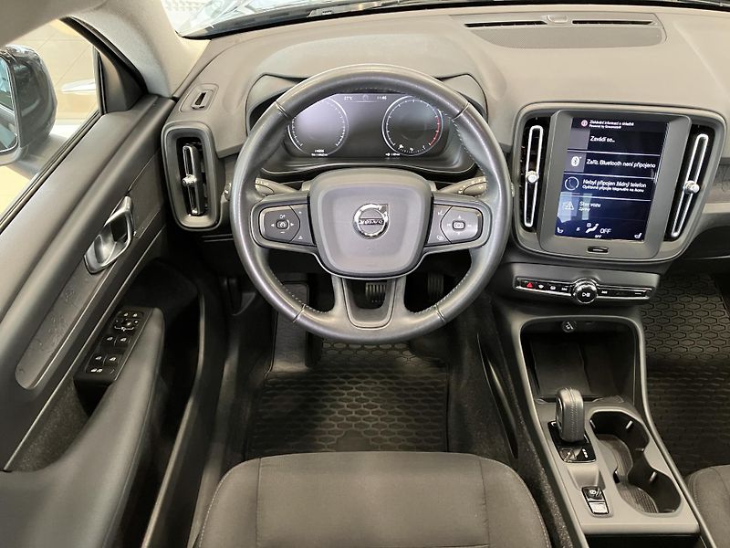 Volvo XC40 T3 FWD Kinetic AT8 - fotka 12 z 36