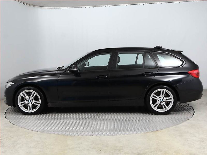 BMW Řada 3 (2016) 330 d xDrive, 4X4, Automat - fotka 3 z 20
