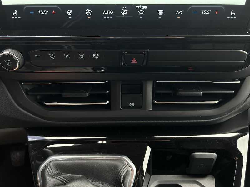 Ford Tourneo Custom Titanium L2 2.0 EcoBlue 110 kW - fotka 34 z 36