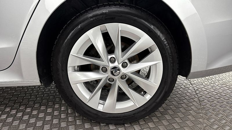 Škoda Octavia 2.0 TDI Style - fotka 19 z 25