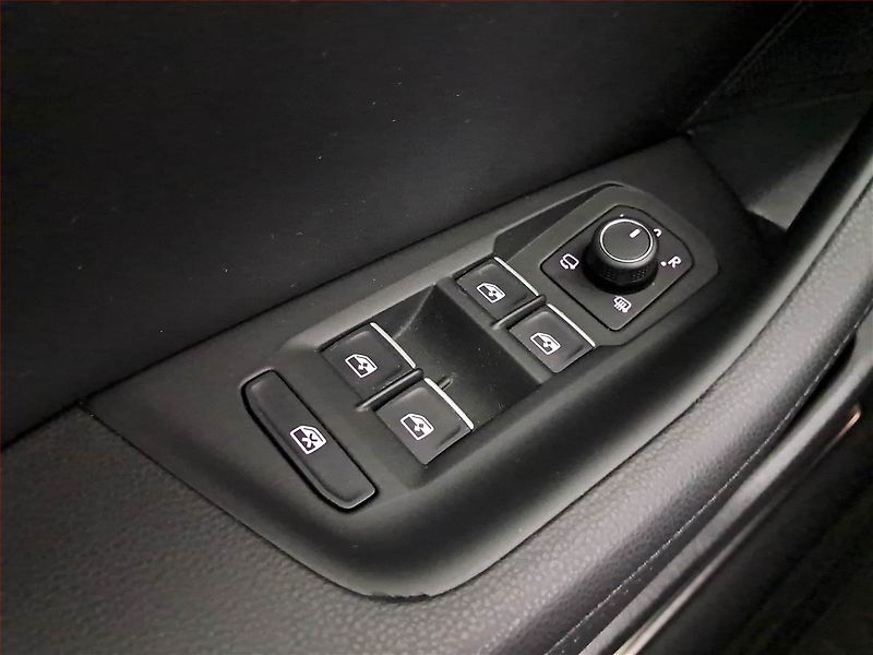 Volkswagen Passat (2018) Highline 2.0 TDI, 4X4 - fotka 23 z 26