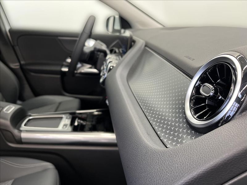 Mercedes-Benz GLA 250e s hybridní technologií EQ - fotka 17 z 21