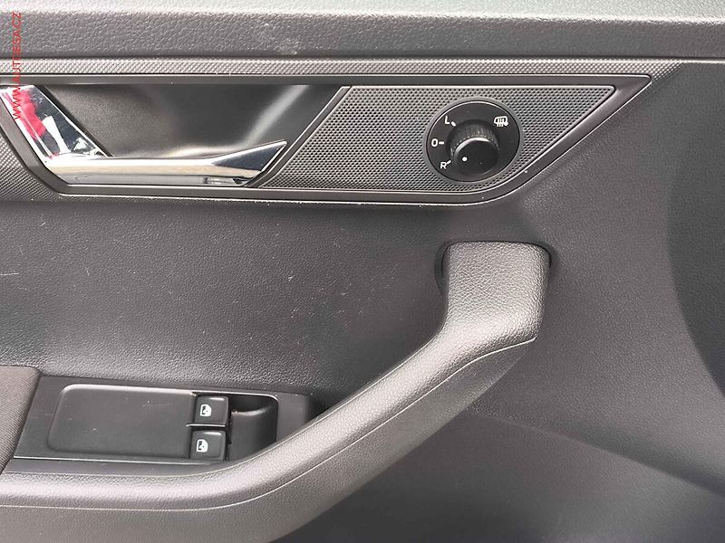 Škoda Fabia (2015) 1.2 TSi, 1.maj,ČR, Ambition - fotka 15 z 17