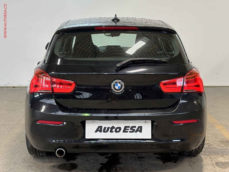 BMW Řada 1 (2017) 2.0 D, AC, STK5/28 - fotka 5 z 16