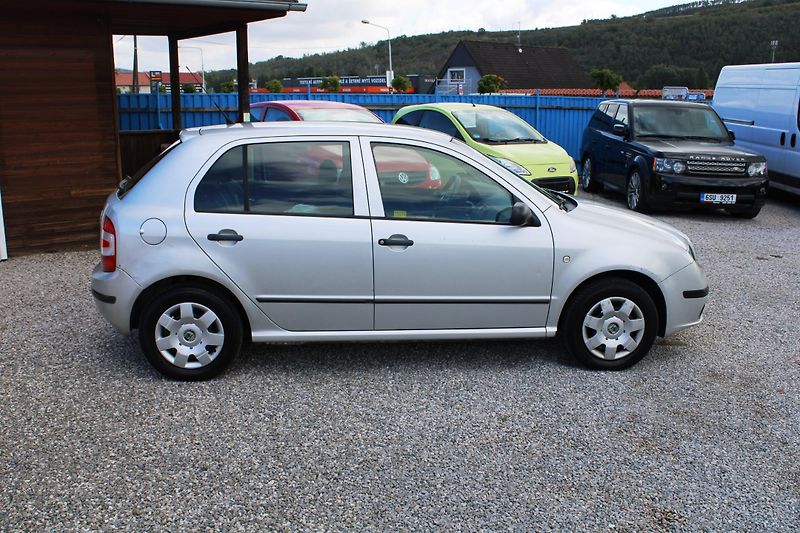 Škoda Fabia (2005) 1.4i SERVO CENTRÁL 2x SADA KOL - fotka 8 z 14