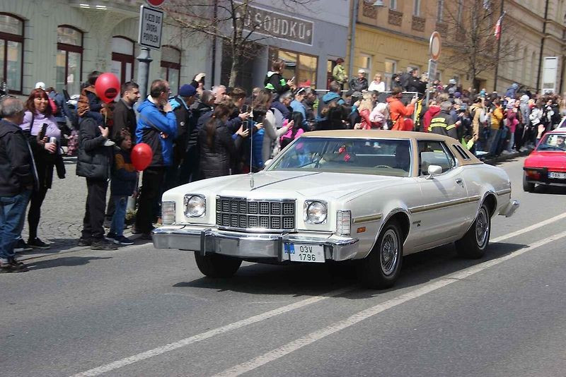 V Příbrami se sjela historická auta a motorky v rámci tradiční akce Česká Route 66.