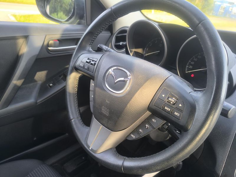 Mazda 3 KRÁSNÁ,MAX VÝBAVA,SERVIS,1MAJ. - fotka 15 z 24