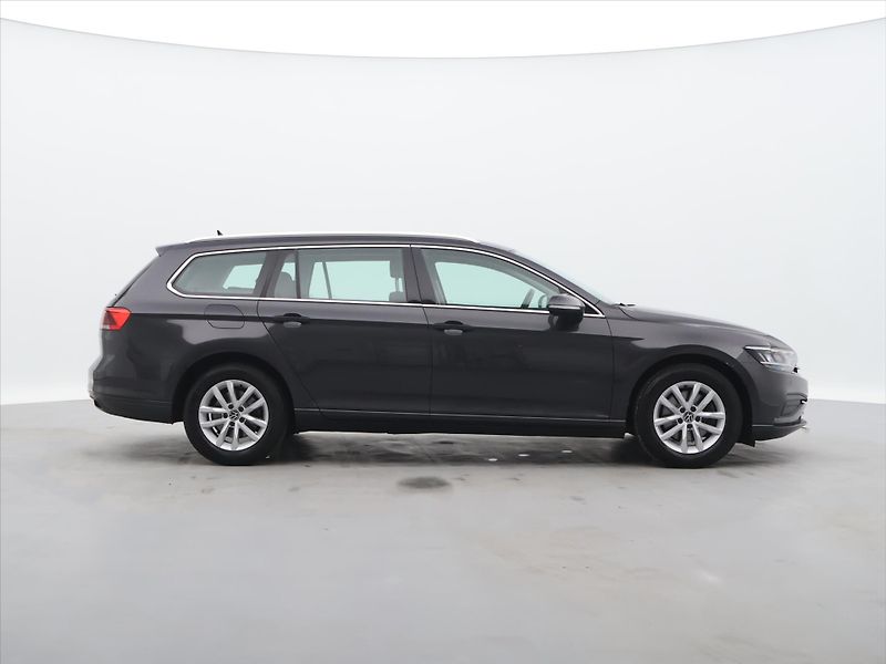 Volkswagen Passat 1,5 TSI 110 kW Business DPH CZ - fotka 8 z 26