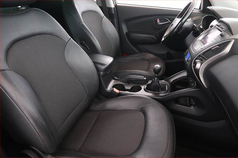 Hyundai ix35 (2015) 2.0 CRDi, 4X4, Navi, Tempomat - fotka 9 z 17