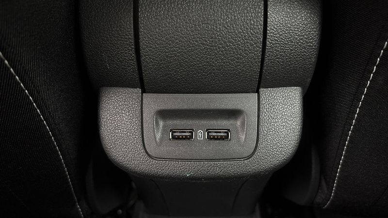 Škoda Fabia 1.0 TSI Ambition Combi - fotka 21 z 24