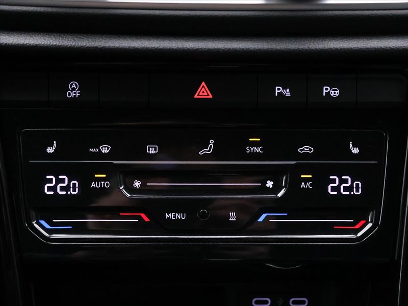 Volkswagen T-Roc 2,0 TDI DSG 4Motion R-line LED - fotka 25 z 35
