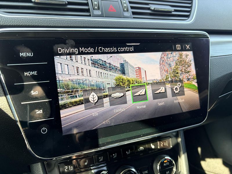 Škoda Superb 2.0TDI DSG MATRIX CANTON - fotka 42 z 59