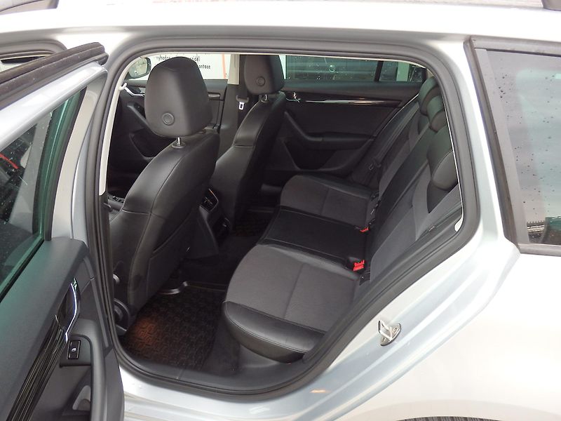 Škoda Octavia 1.6 TDI 85 kW NAVIGACE - fotka 7 z 18