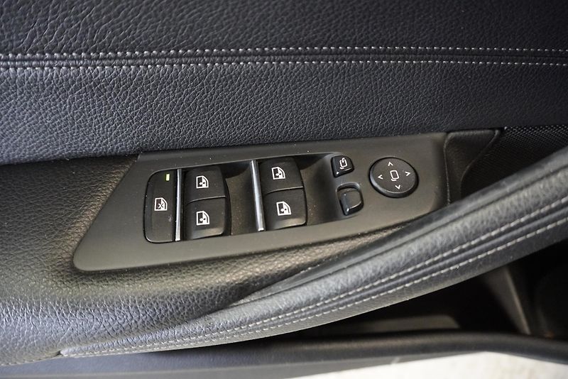 BMW Řada 5 530 D SPORTLINE AUTOMAT - fotka 7 z 28