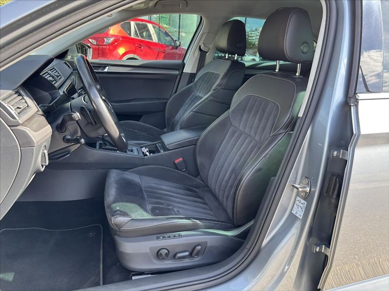 Škoda Superb 2,0 TDi AT Style SERVIS - fotka 10 z 43