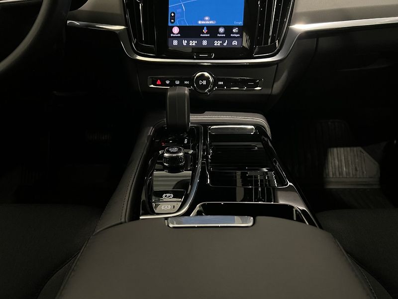 Volvo V90 Recharge T6 Core Kamera BLIS - fotka 14 z 23