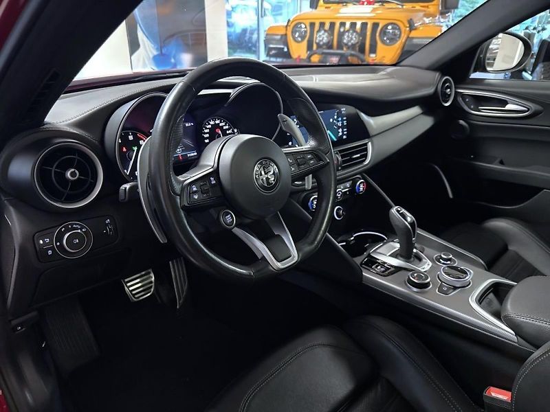 Alfa Romeo Giulia (2022) 2.0T 280k AT8 ZF Q4 4x4 Veloce - fotka 17 z 22
