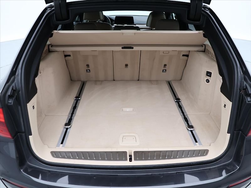 BMW Řada 5 3,0 540d 235kW xDrive M DPH - fotka 10 z 36