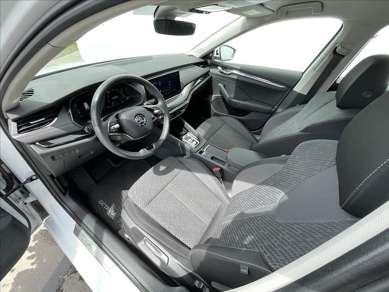 Škoda Octavia 2,0 TDI DSG Combi Style LED - fotka 5 z 24