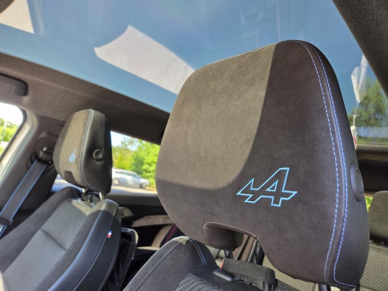 Renault Espace (2023) esprit Alpine E-Tech 7 míst - fotka 18 z 20