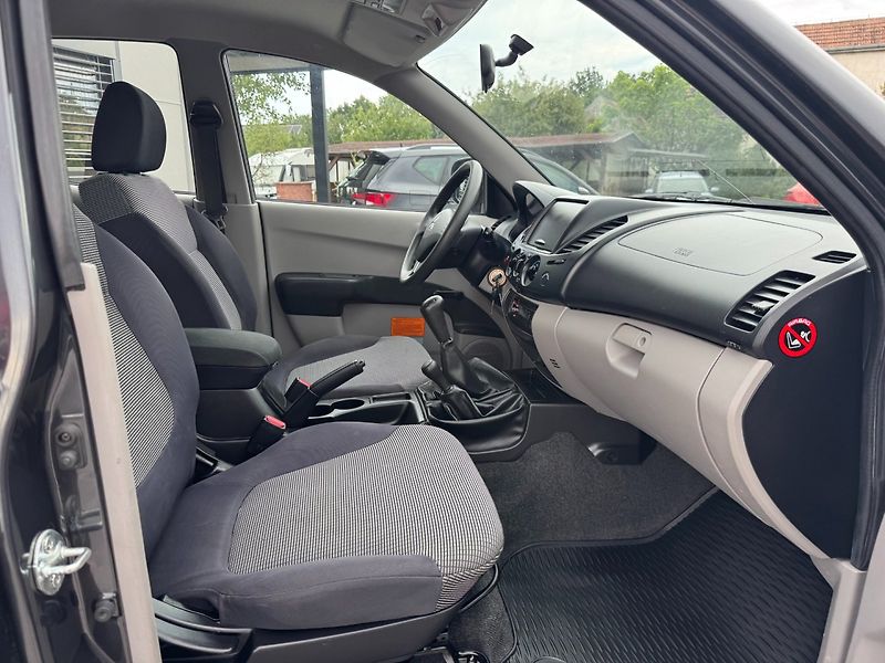Mitsubishi L200 (2011) 2.5 DI-D 100KW 4WD HARDTOP - fotka 24 z 29