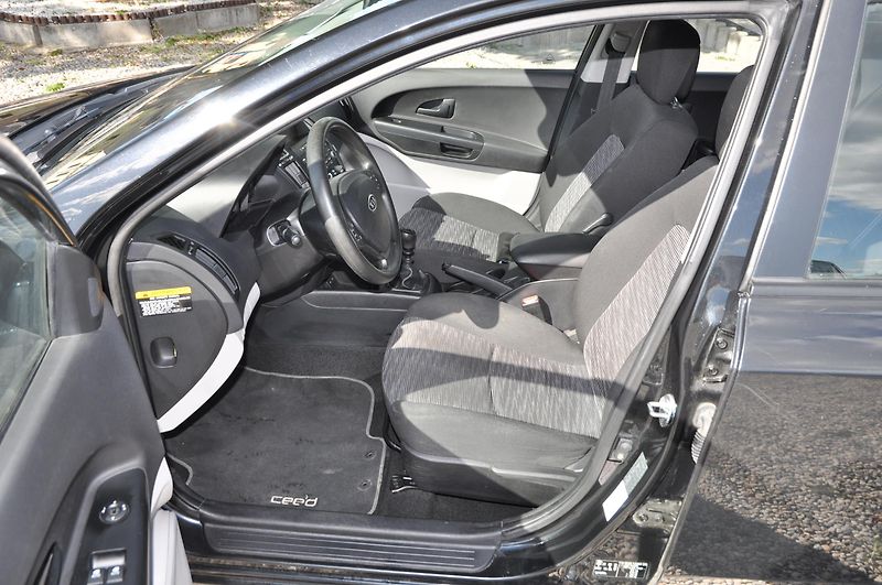 Kia Ceed 1.4i 66kW 5dv. - fotka 6 z 15