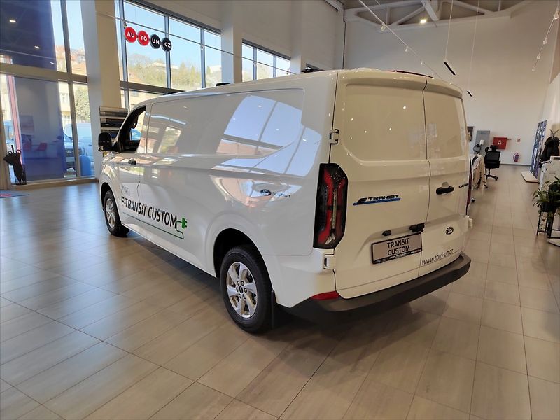 Ford Transit Custom 340 L2 Trend 64 kWh Dojezd 314 - fotka 7 z 25